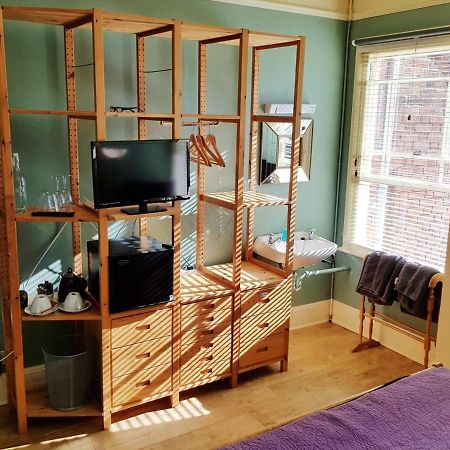 Alma House Bed And Breakfast Нюбъри Екстериор снимка